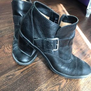 Leather Naturalizer booties